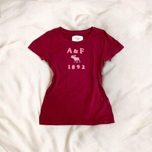 ABERCROMBIE&FITCH® WOMEN'S "A&F 1892" MOOSE LOGO TOP.
